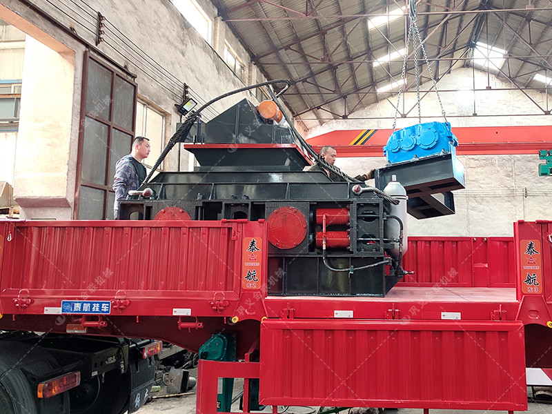 1000x700中型液壓對輥破碎機設(shè)備發(fā)貨