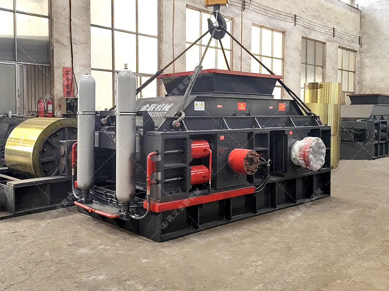 硅礦石對輥制砂機：180噸/時高效能，如何選擇實力廠家是關鍵