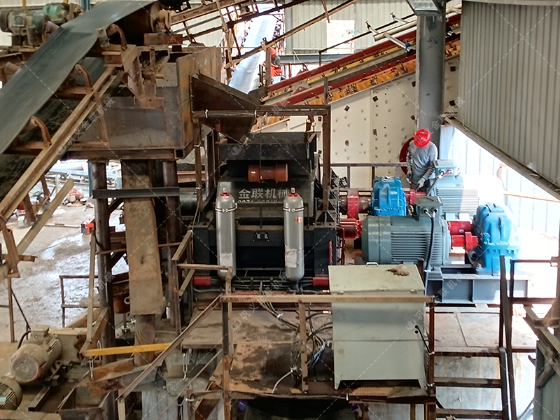 時產100噸和200噸的石灰石生產線，選擇的液壓對輥制砂機有何不同？